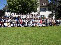 2 Gruppenbild mit Schrift